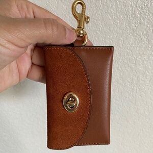 Coach turn lock cardcase